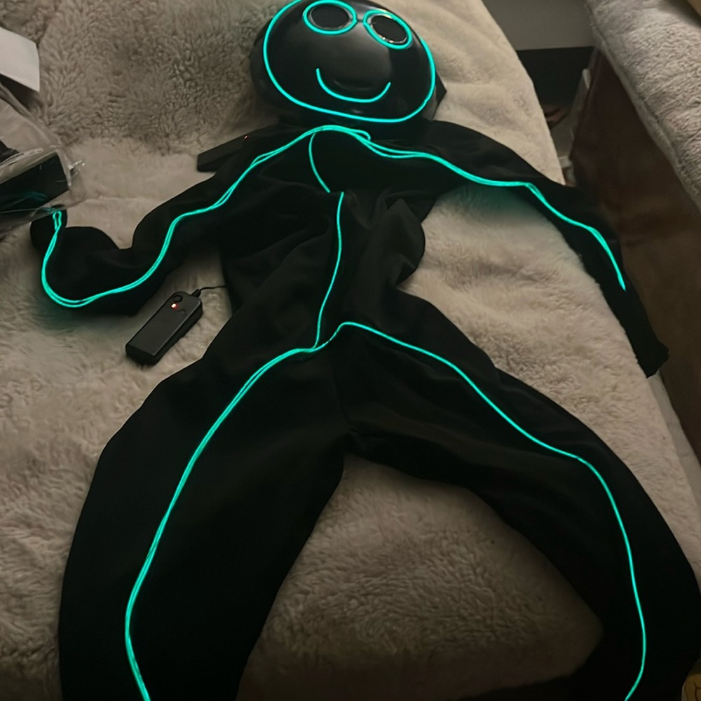 Size 4-6 child’s green light up and strobe stick figure costume